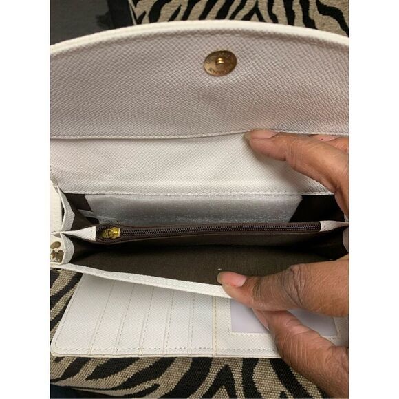 Faux Leather Gold Emblem Wallet - Picture 4 of 5